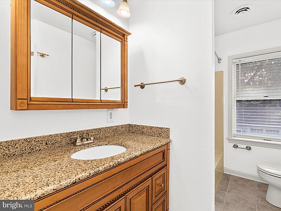 5th image of 13 N Thoroughgood Ln #24
