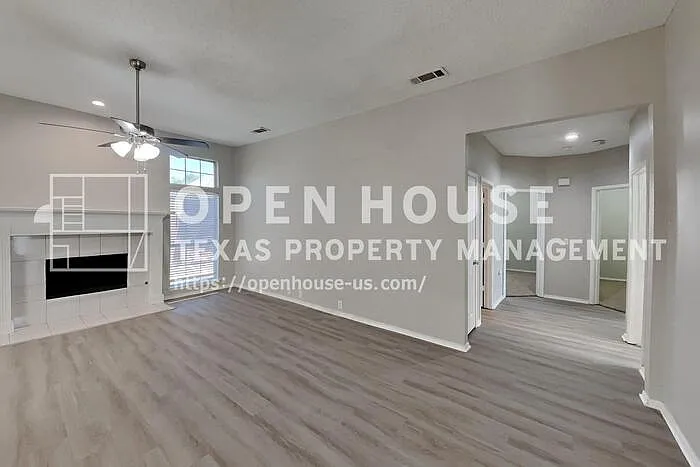3 bed, 2.0 bath, 2222 sqft, $2,600 — Photo 3