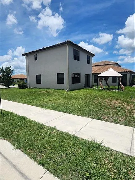 9015 Madrid Cir — Photo 3