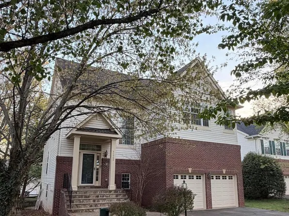 47569 Saulty Dr, Sterling, VA 20165