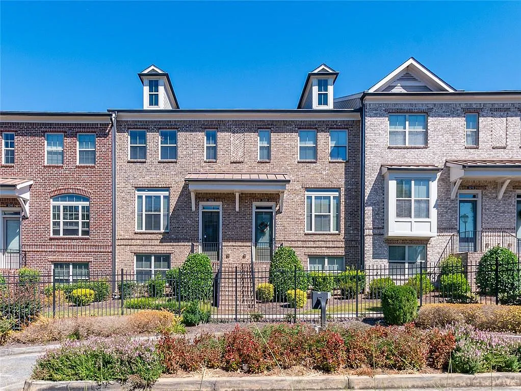 3 bed, 3.5 bath, 2145 sqft, $2,800 — Photo 1