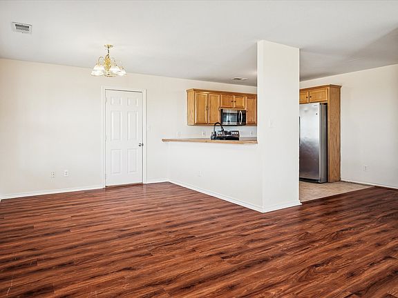 4th image of 112 Sebastian Ln