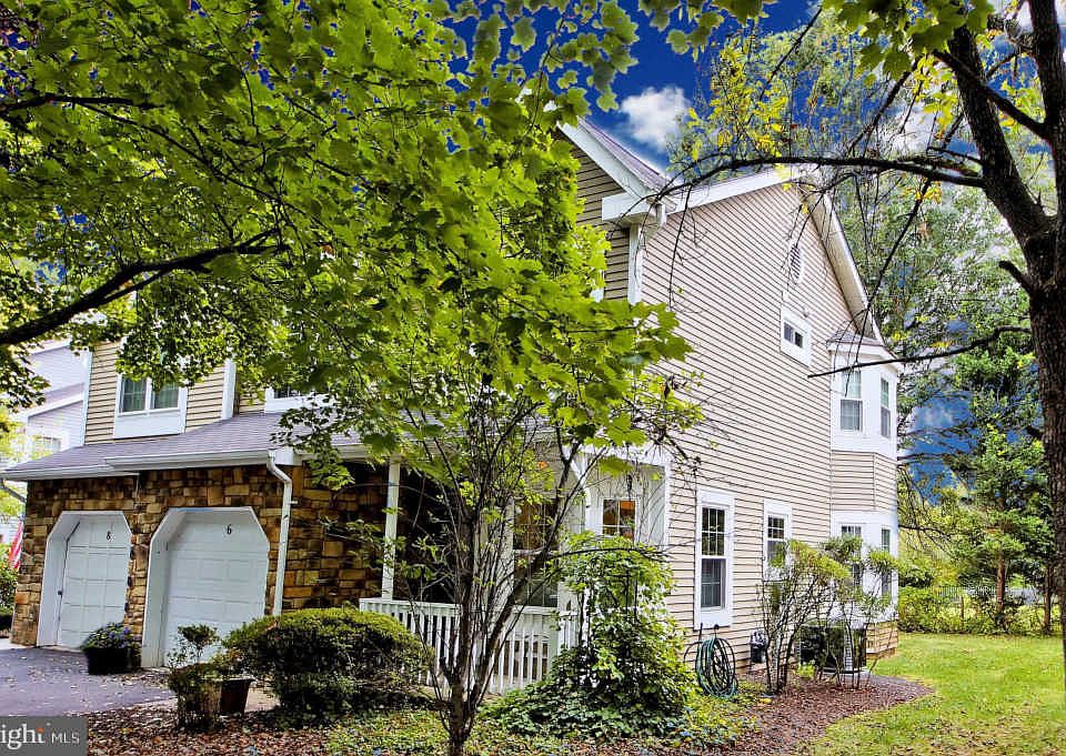 1st image of 6 Stonerise Dr
