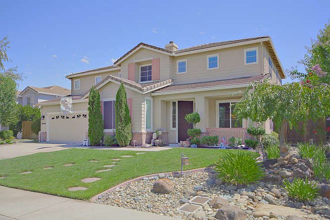 1st image of 2404 Summer Dr