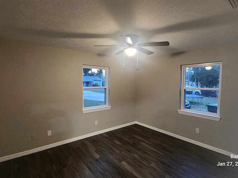 728 Essex Rd — Photo 9