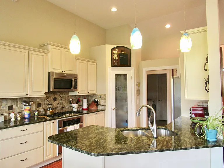 1271 Greenbriar Dr — Photo 21