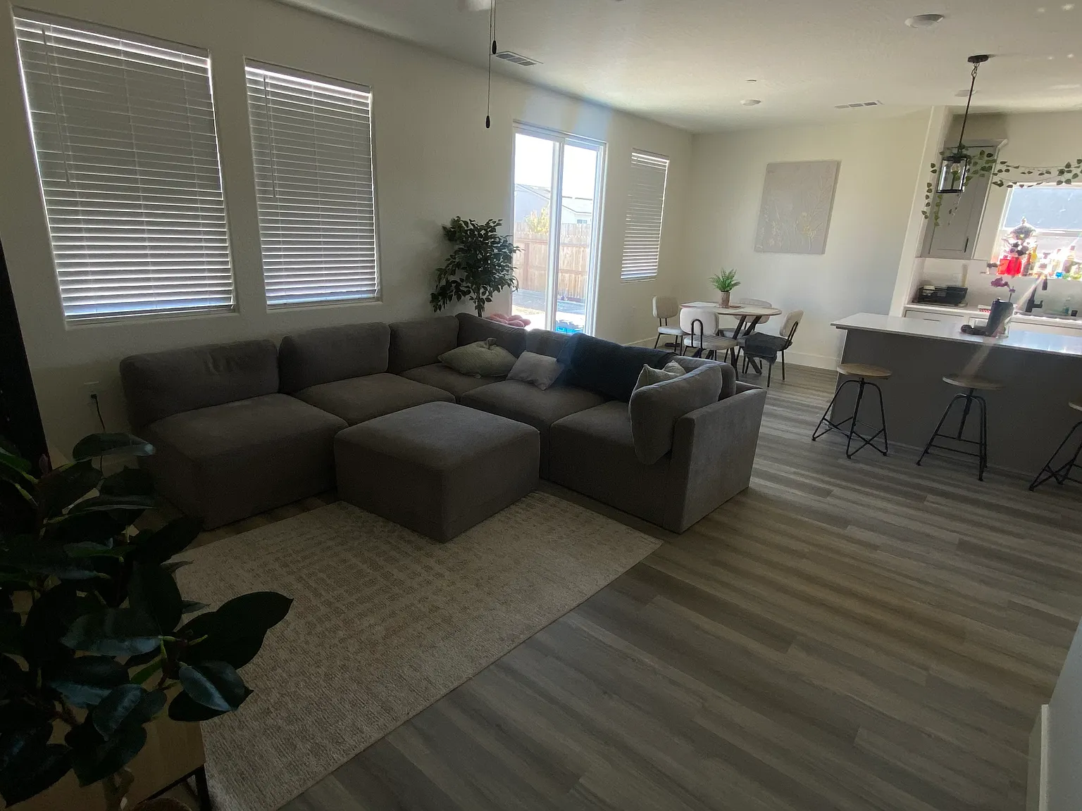 4 bed, 1509 sqft, $850 — Photo 2