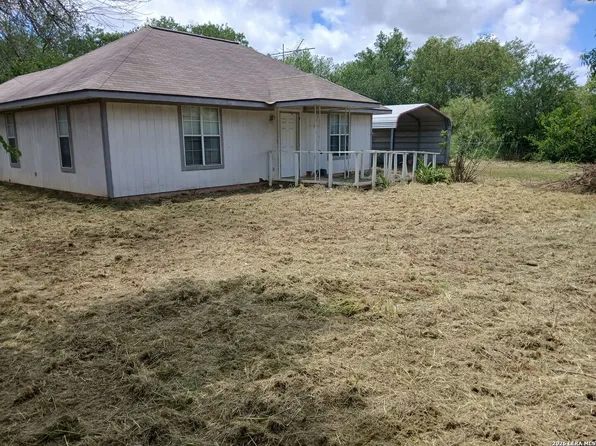 802 County Line Rd, Jourdanton, TX 78026