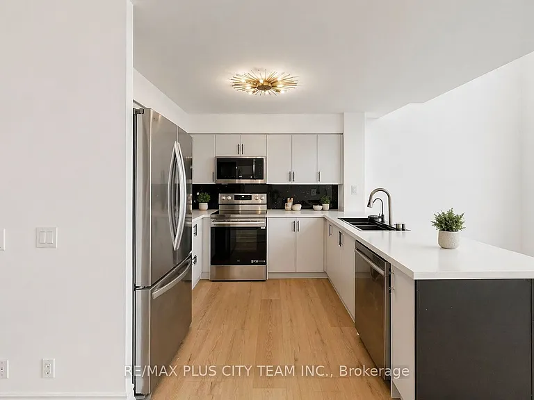 1720 Eglinton Ave E #812 — Photo 7