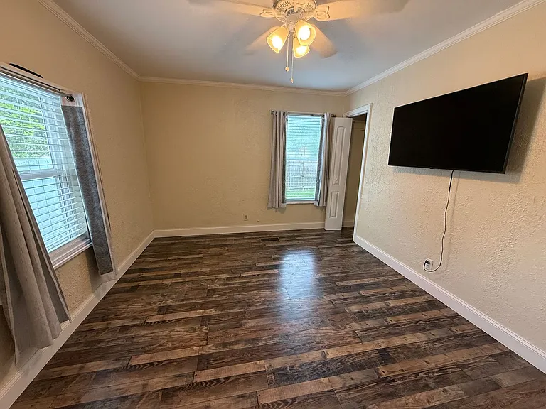 3833 Iris St N — Photo 14