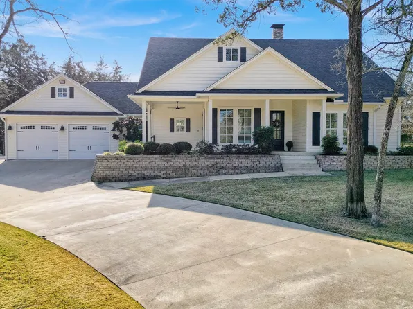 100 Shoshone Dr, Lake Kiowa, TX 76240