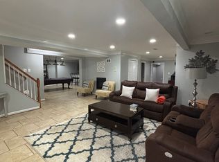 6074 Deer Ridge Trl #BASEMENT, Springfield, VA 22150
