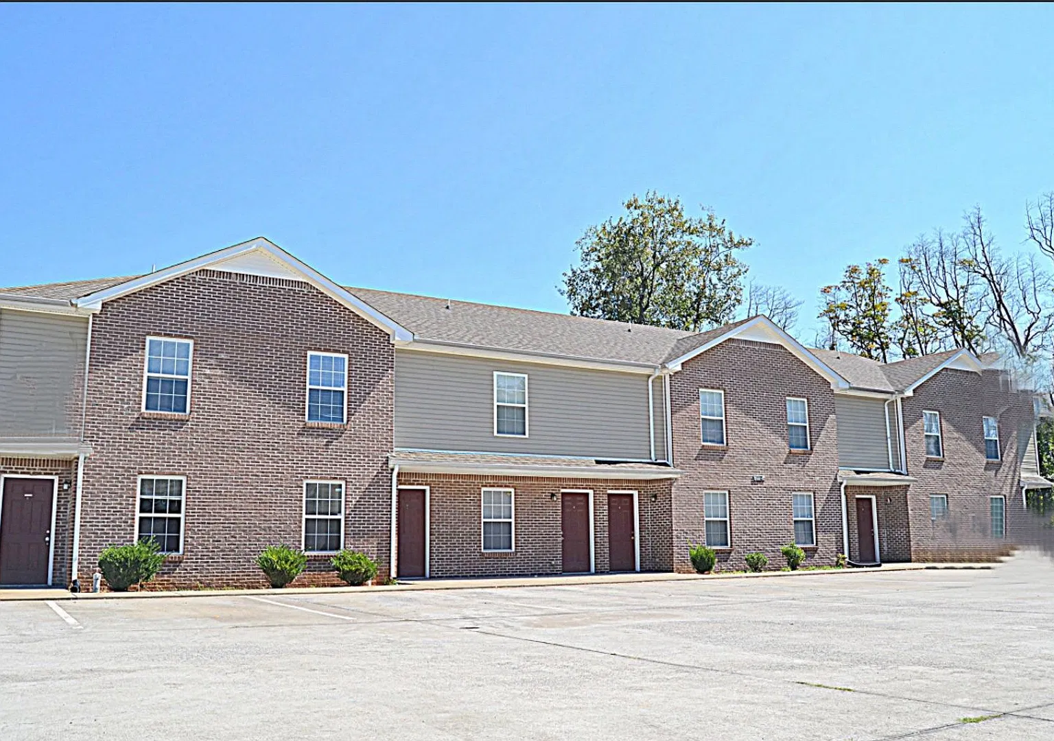 2 Bedroom 1.5 Bathroom Townhome — Photo 2