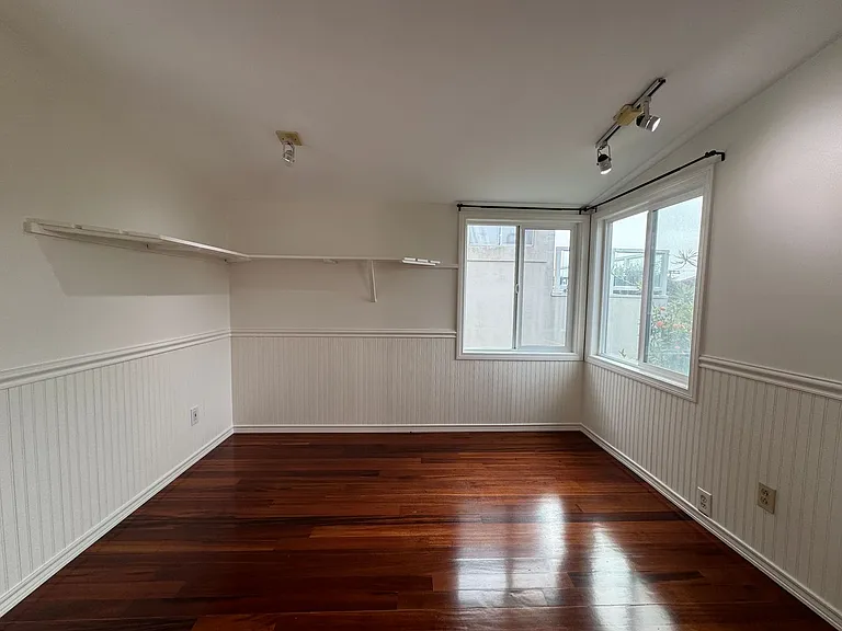 1527 Golden Ave — Photo 37
