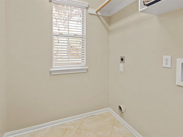 10311 Sawyers Crossing Ln — Photo 13