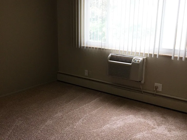 Holland Gardens Apartments — Photo 35