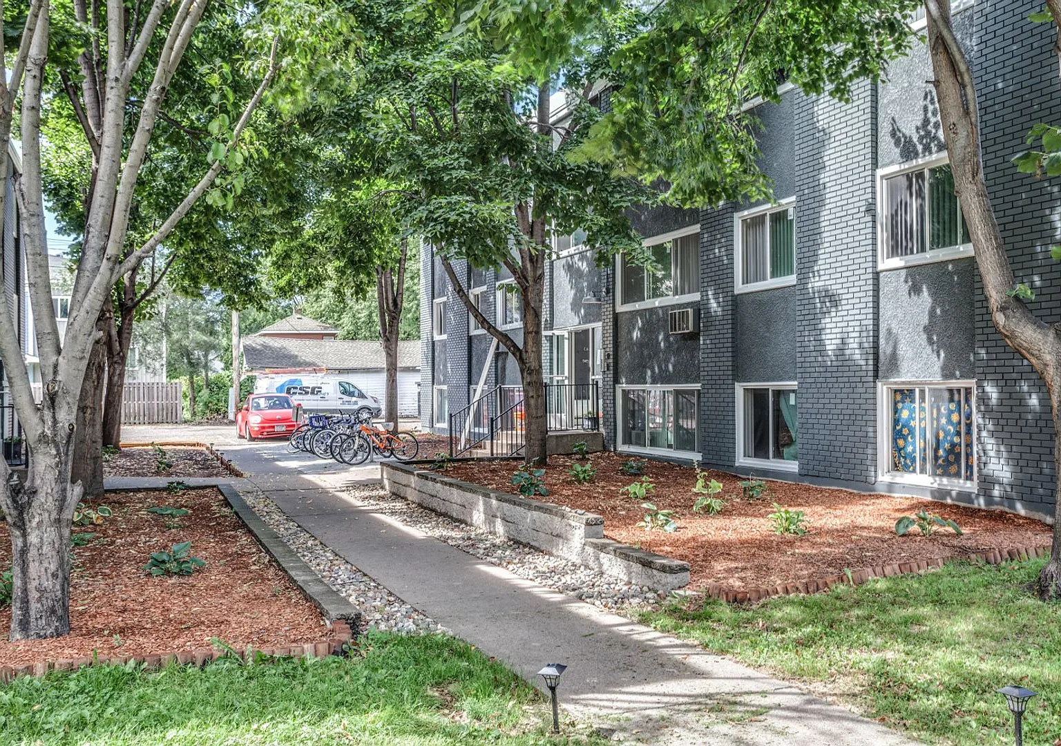 732 Polk St NE — Photo 3
