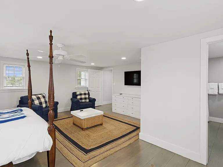 87 Foster Ave — Photo 17