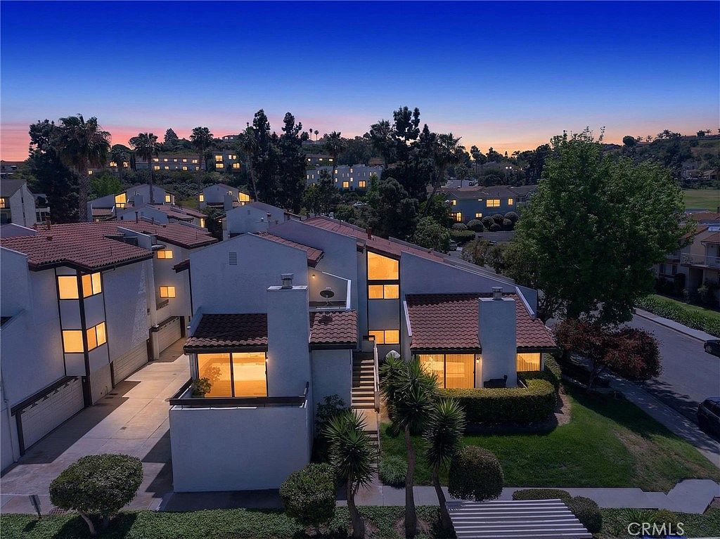 7526 Jerez Ct Unit 4