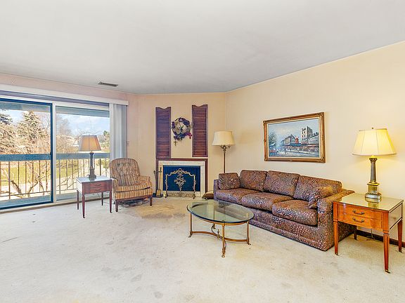 3rd image of 33 Shawnee Trl APT 4