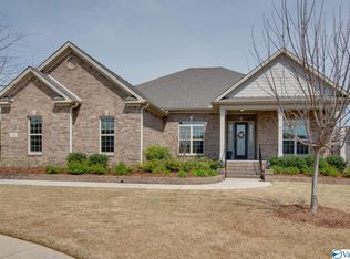 6 Elm Tree Ln, Huntsville, AL 35824