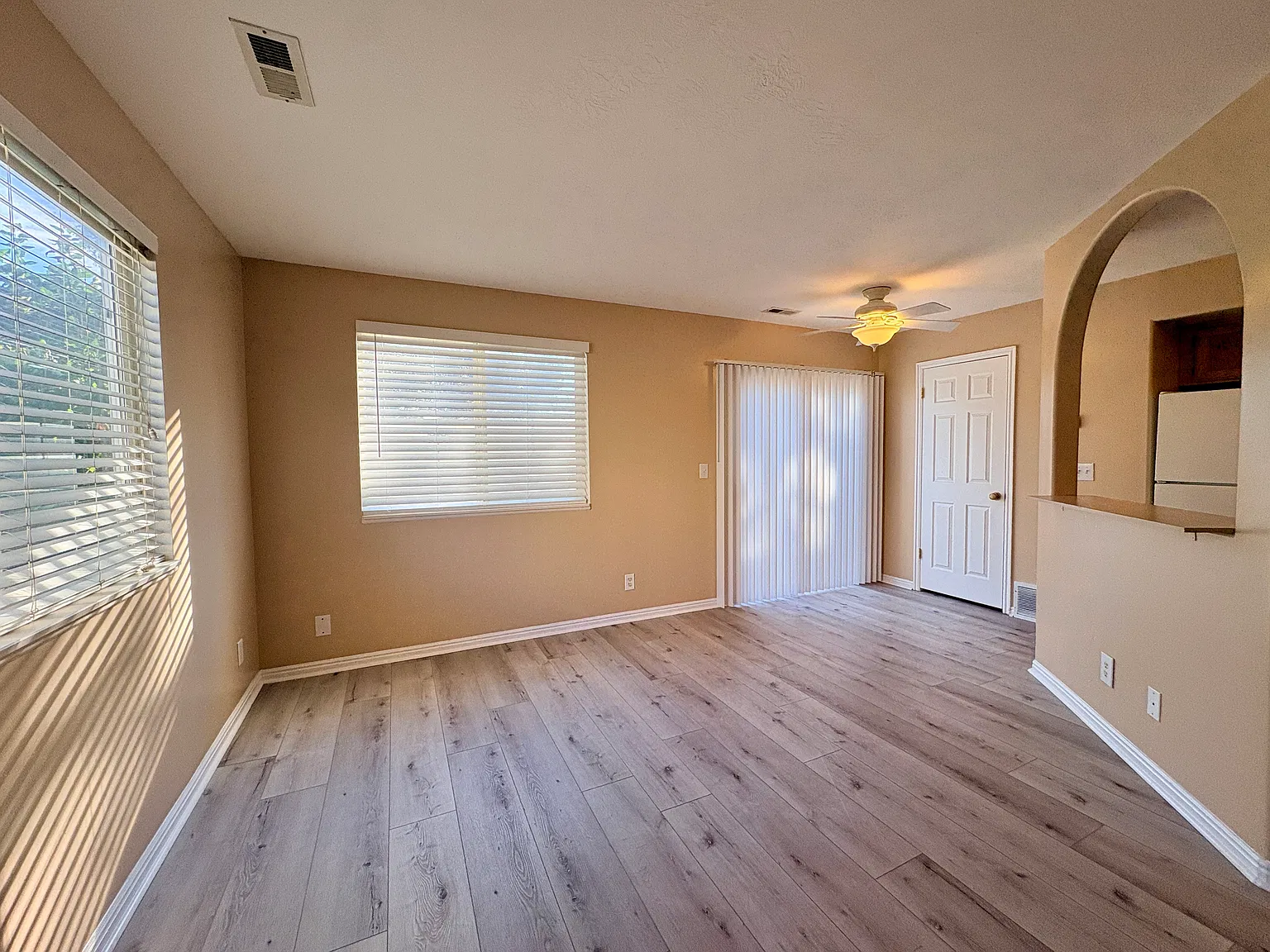 3 bed, 2.5 bath, 1254 sqft, $1,850 — Photo 3