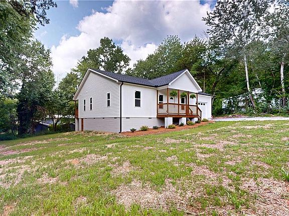 5th image of 1213 Hillcrest Dr