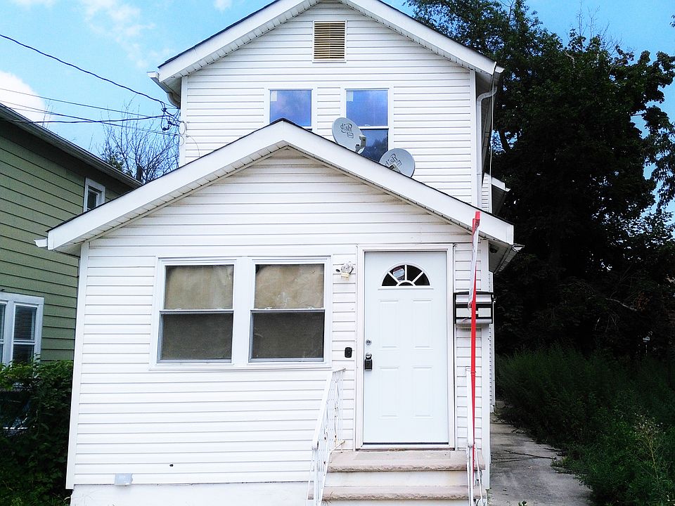 1st image of 218-110 Ave