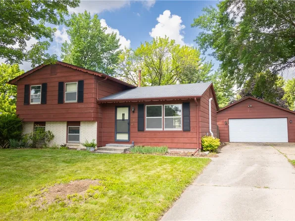 4812 Walnut Dr, Pleasant Hill, IA 50327