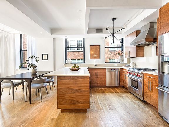 2nd image of 133 Mulberry St APT 5C