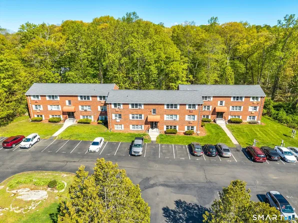 40-44 Briarwood Lane, Branford, CT 06405