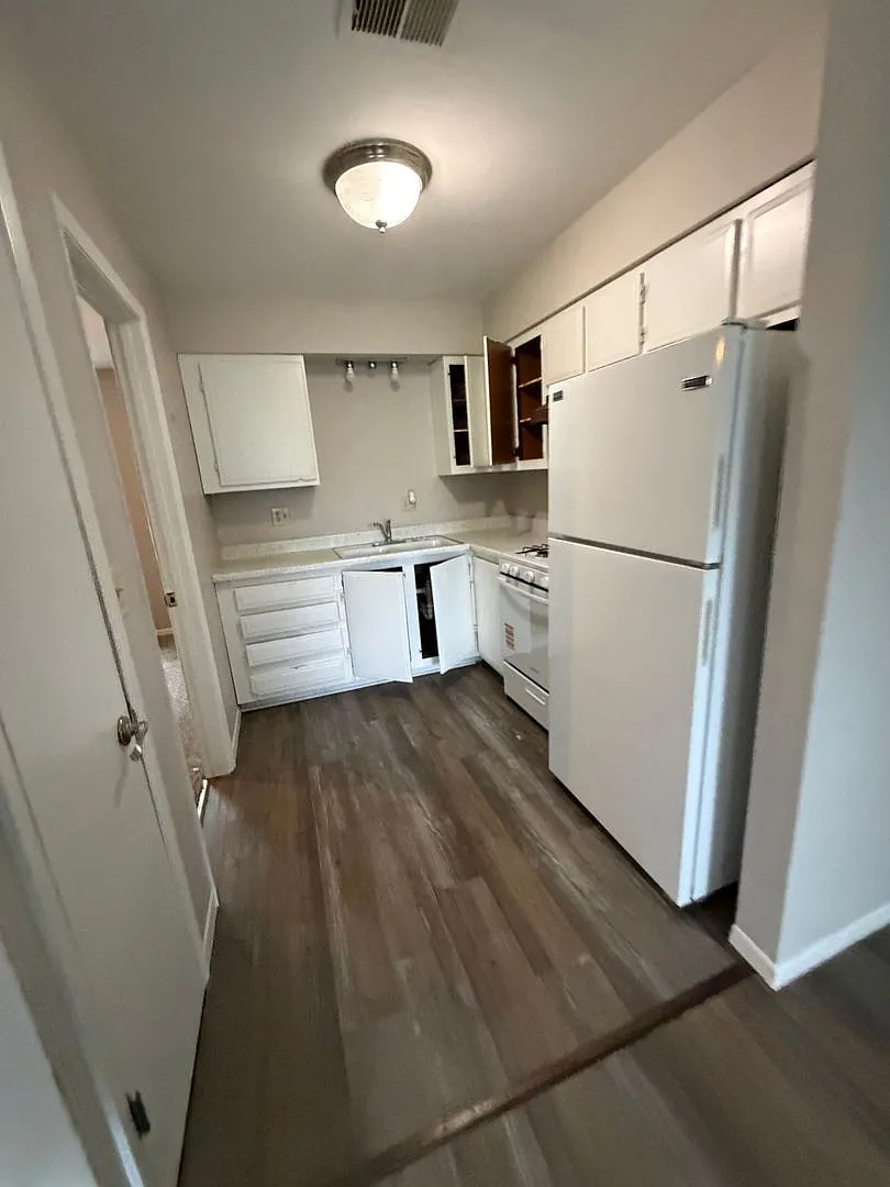 1511 Sara Lane Apartments — Photo 4