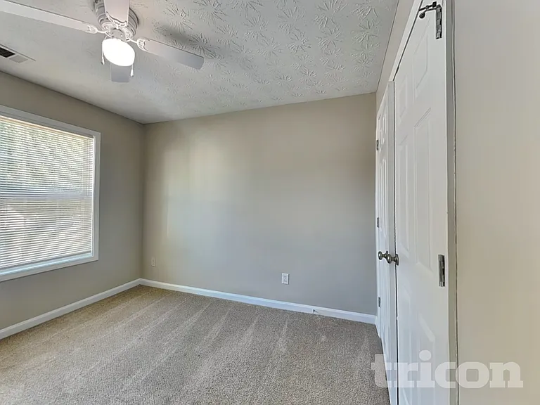 2014 Meadow Walk Dr — Photo 8