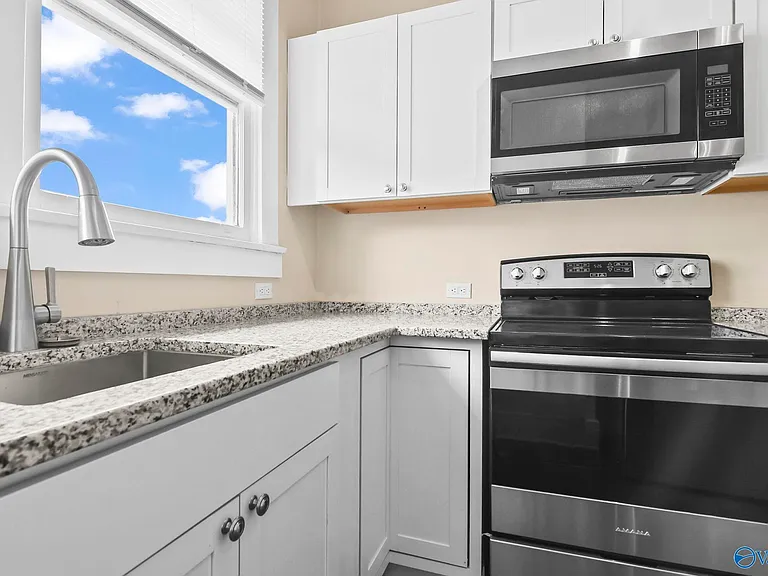 207 Lincoln St SE #E — Photo 11