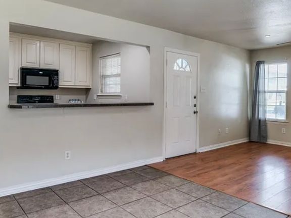 4th image of 5525 Brookview Ct