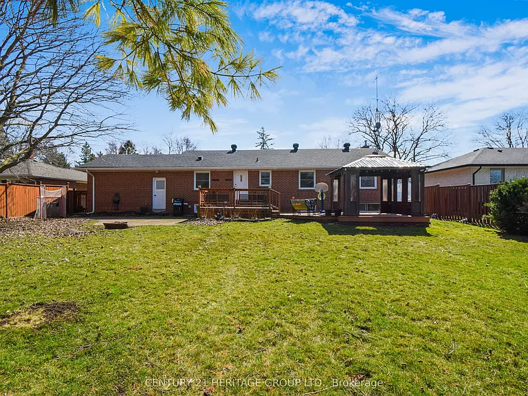 114 Elizabeth Grv — Photo 14