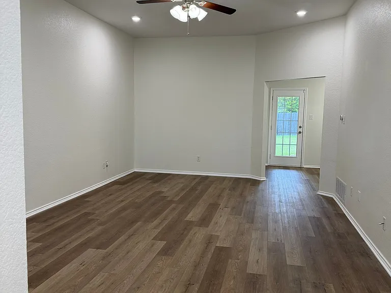 404 Kylar St — Photo 3