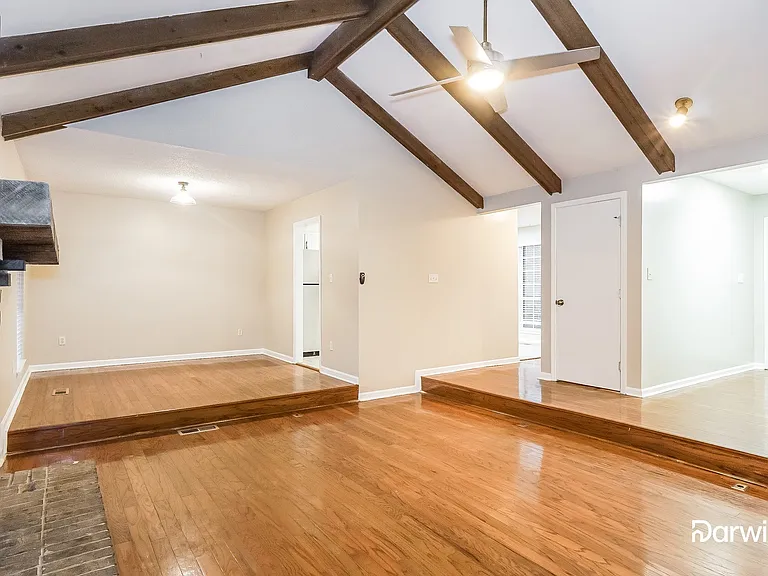 5704 Dorchester Way — Photo 5