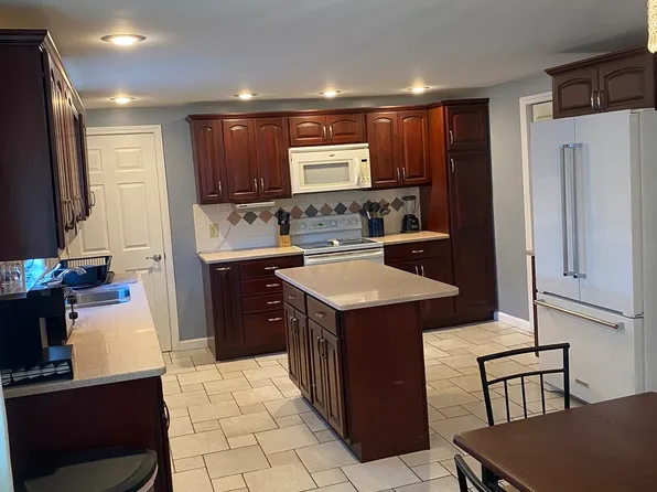 480 Merrimack St #1, Manchester, NH 03103