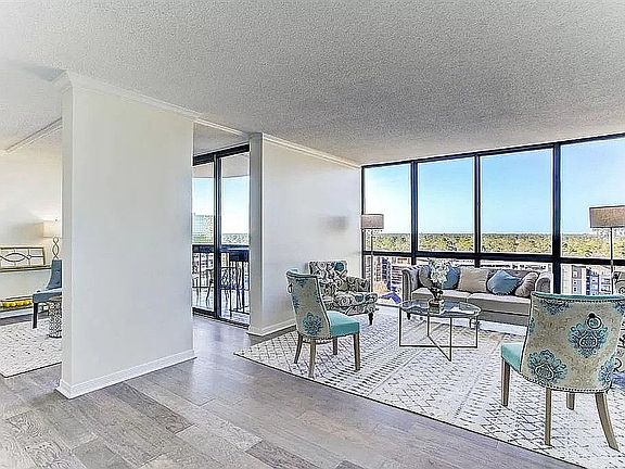 4th image of 5001 Woodway Dr Unit 1405