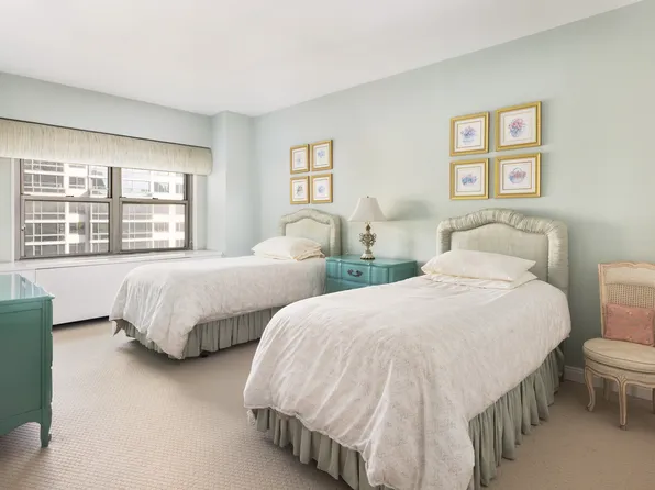 360 East 72nd Street image 13 of 16