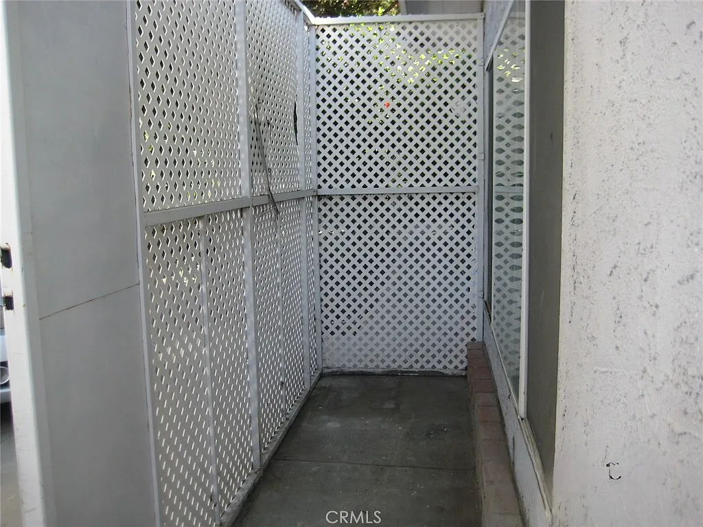 Studio, 500 sqft, $1,750 — Photo 3