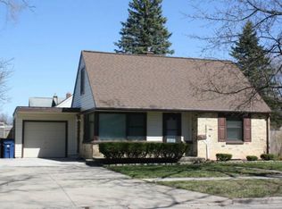 3106 Kentwood Dr, Midland, MI 48642