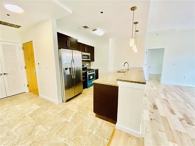 2 bed, 2.0 bath, 1190 sqft, $4,950 — Photo 2