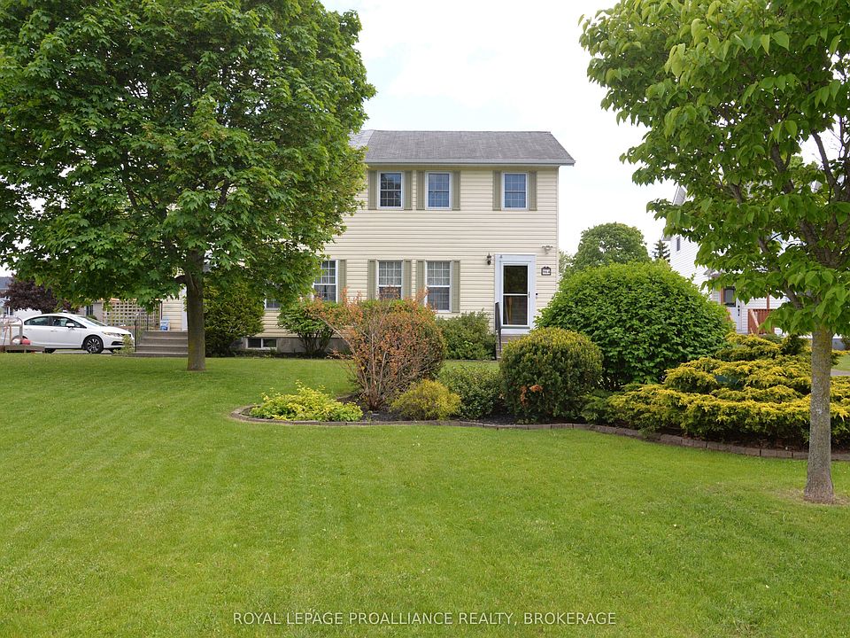 1st image of 964 Uxbridge Cres