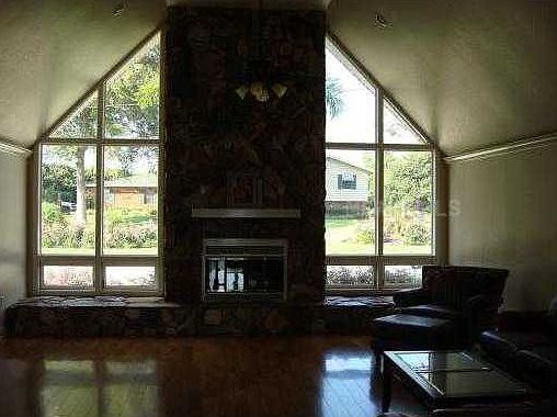 3rd image of 514 Hillside Dr