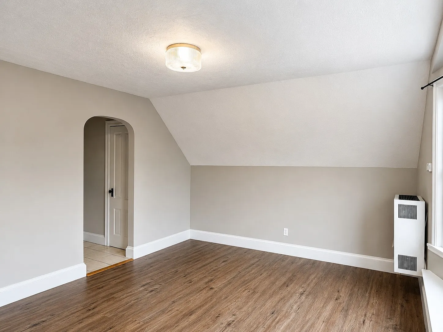 3 bed, 1000 sqft, $2,000 — Photo 4