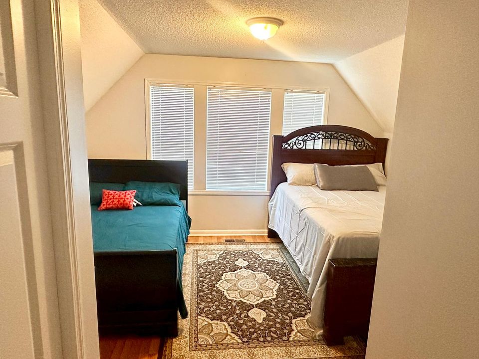 1st image of 3102 Logan Ave N #1