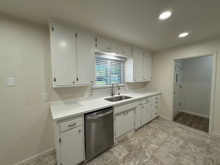 3709 Columbine Dr — Photo 10