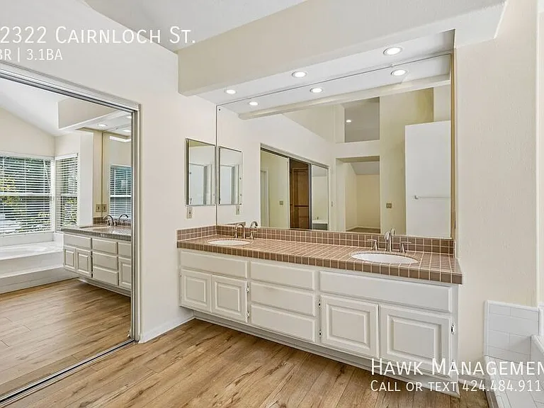 22322 Cairnloch St — Photo 43